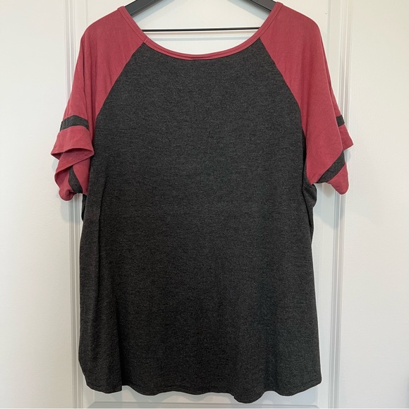 Torrid V-Neck Criss Cross Football Tee Red & Gray Plus Size 3 (22/24) NWOT - Picture 4 of 4